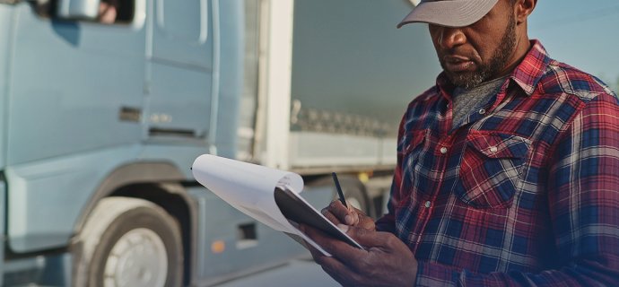 Contract Logistics with myleo / dsc - man in front of a truck